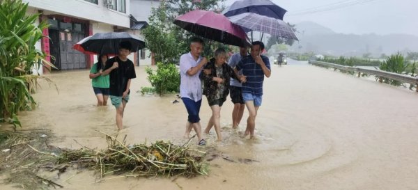 恒盈策略 受暴雨影响 四川宜宾兴文发生一处山体滑坡，1人失联，正在救援中